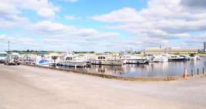 Riverside Marina Apt