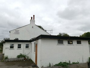 Front of property - OYO Slap Up Lodge, Leyland Waters Cambridge (Cambridge)