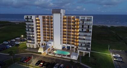 3rd Floor Beachfront Condo with a Fantastic view of the Gulf —Sleeps 2.