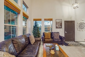 Interior - Beautiful mountain home w/ grill & great views - walk to lifts (Granby)