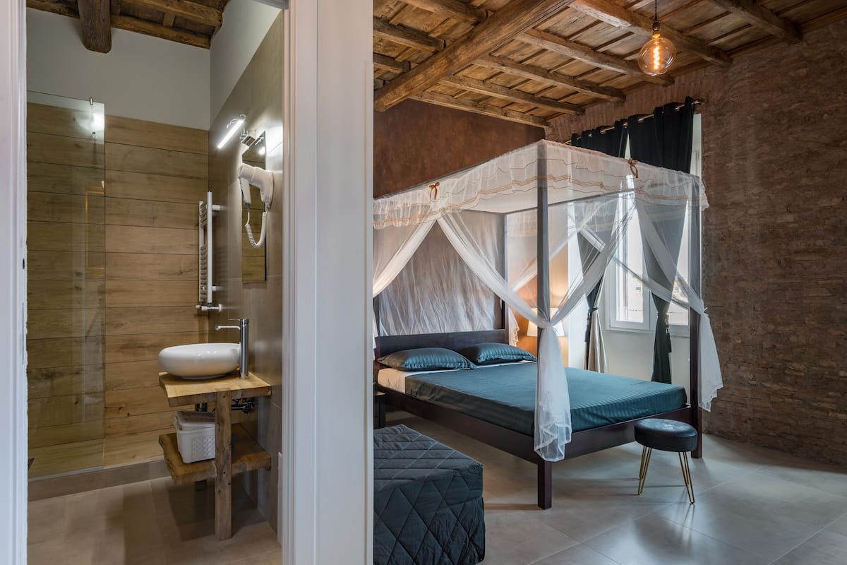 Chambre Quadruple Luxe (Golden)