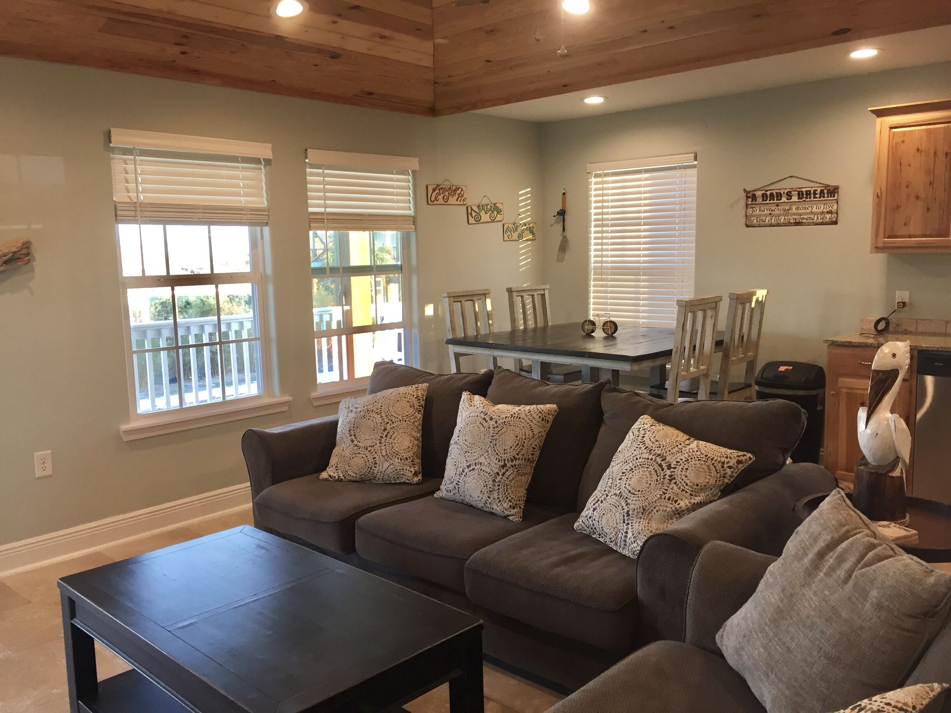 Älytelevisio, videopelejä, kirjoja