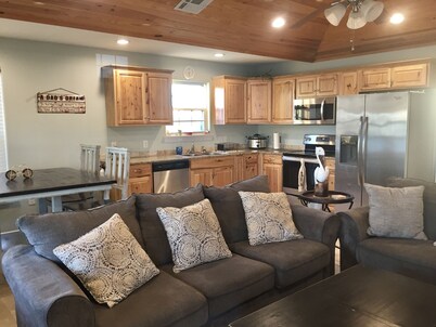 35% Discount- Hackberry Hideaway I Waterfront On Lake Calcasieu