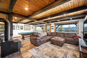 テレビ、書斎 / ワークスペース