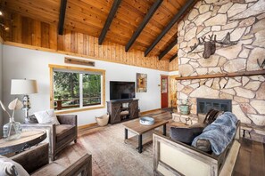 テレビ、書斎 / ワークスペース