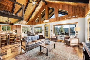 テレビ、書斎 / ワークスペース