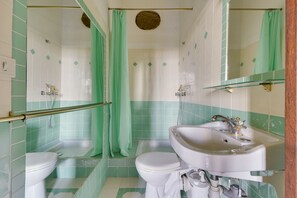 Dusche, Handtücher, Toilettenpapier