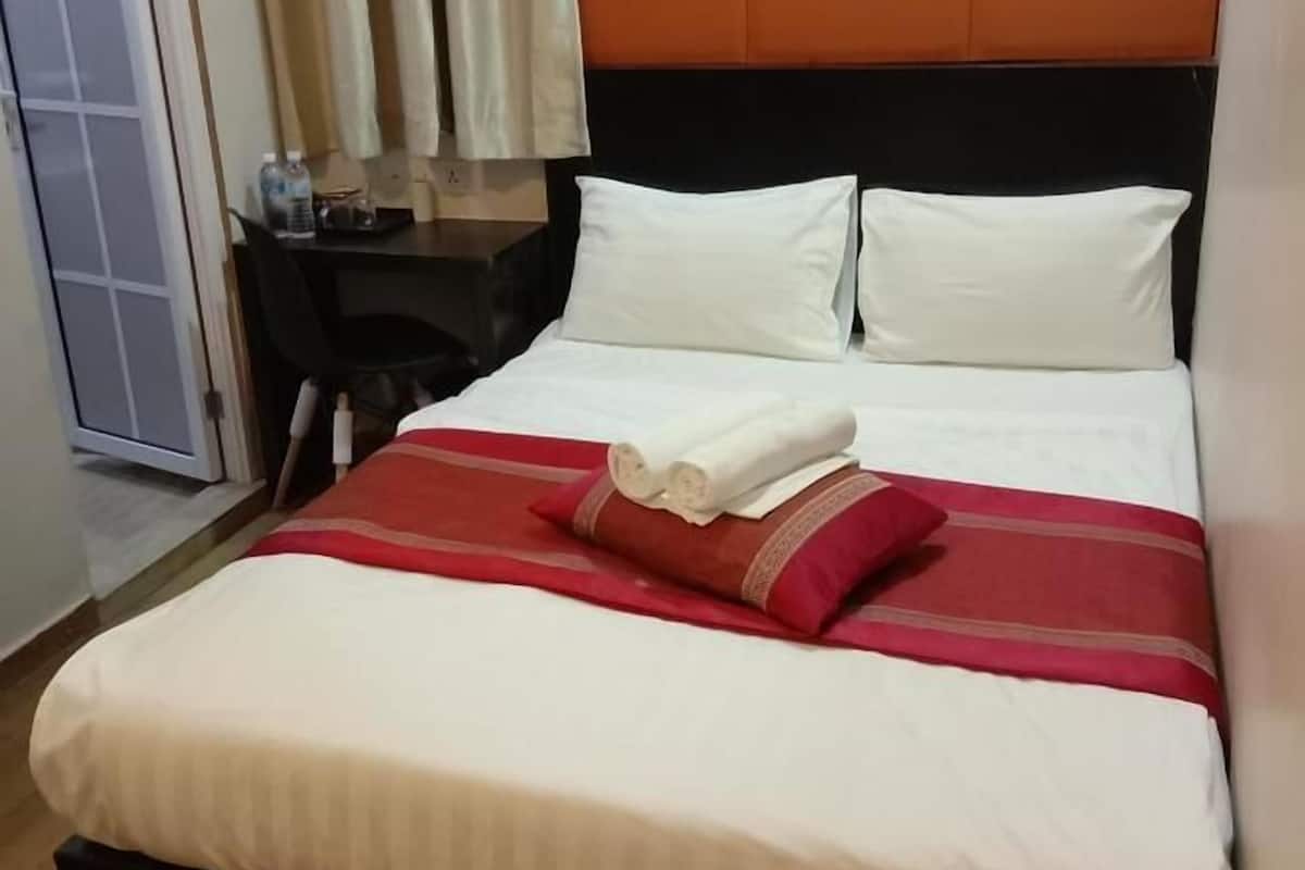 Deluxe Double Room | Desk, blackout drapes, soundproofing, iron/ironing board