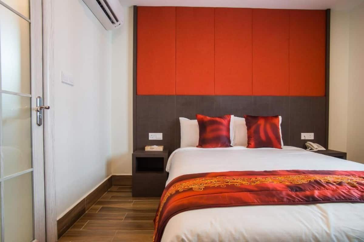 Superior Double Room | Desk, blackout drapes, soundproofing, iron/ironing board