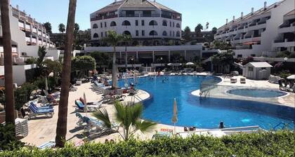 Beautiful large 2 bed apartment close to beach and all amenities