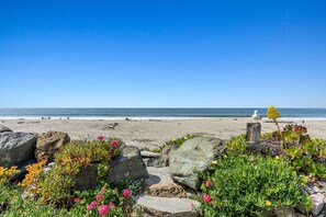 On the beach - Casa Del Mar in Rio del Mar! (Aptos)