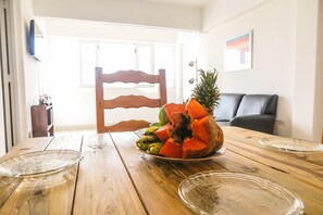 Appartement, 1 chambre | Restauration dans la chambre