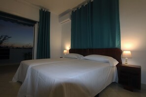 Bed sheets - Balcon G, Knocking on Cuba (Havana)