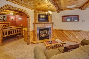 Televisión, chimenea, reproductor de DVD y videoteca 