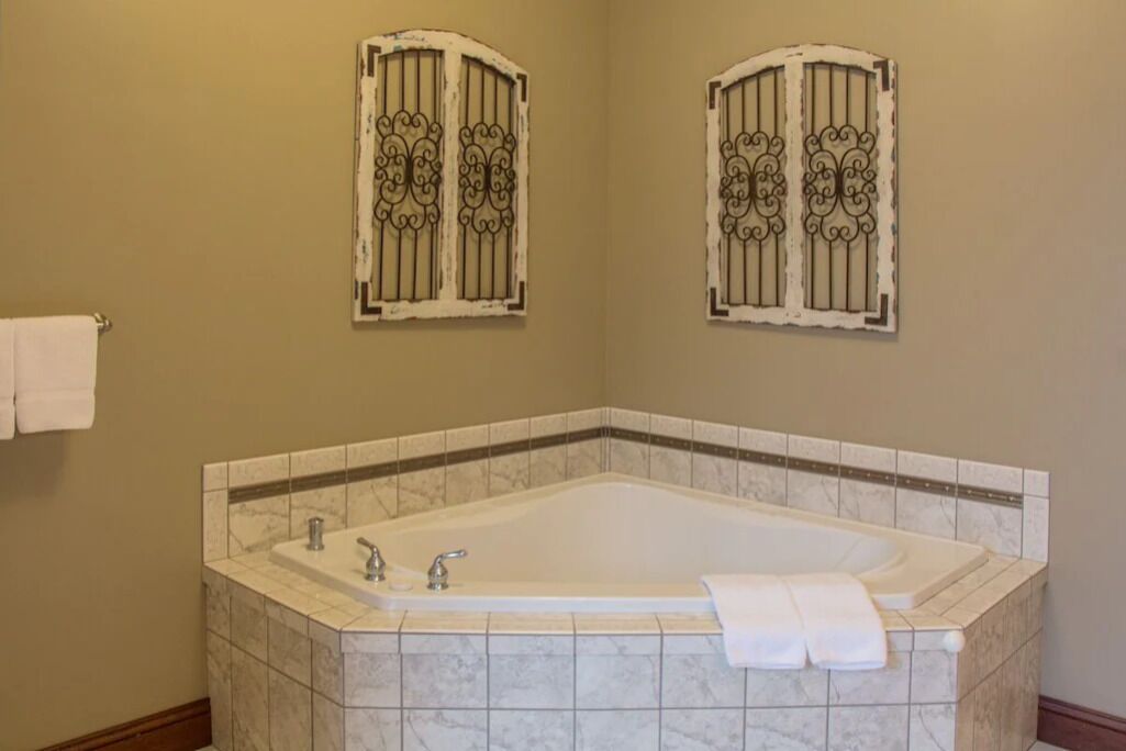 Shower, jetted bath, hair dryer, towels