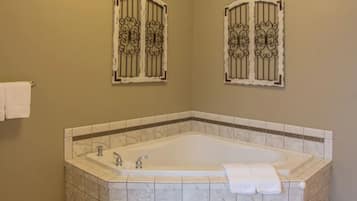 Shower, jetted bath, hair dryer, towels