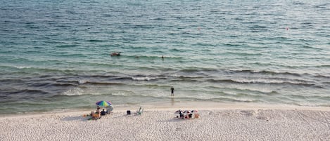 Aan het strand, ligstoelen aan het strand
