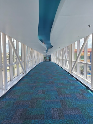 Interior - Beachfront, 4th Floor at SPLASH! FREE Beach Chairs & Umbrella Included! (Panama City Beach)