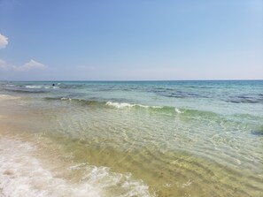 On the beach, sun-loungers - Beachfront, 4th Floor at SPLASH! FREE Beach Chairs & Umbrella Included! (Panama City Beach)
