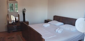 3 bedrooms, iron/ironing board, WiFi