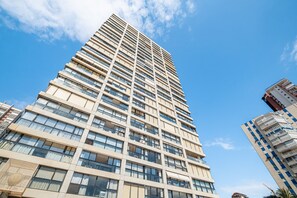 A high-rise building with multiple floors and large windows. - Santa Margarita 14-C (Benidorm)