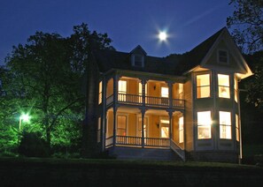 Front of property – evening/night - Sunny Dawn Acres (Huntsville)