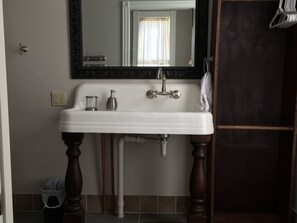 Majestic Suite | Bathroom