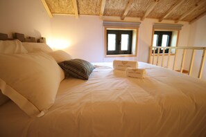 1 bedroom, iron/ironing board, WiFi, bed sheets - Casa do Eido - Mezzanine - Quinta d 'Areda Wine & Pool Experience (Fafe)