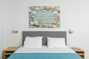 Twin Room, Sea View (14) | In-room safe, individually decorated, desk, soundproofing - Sun Beach Apartments (Chania)