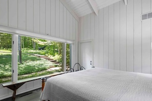 4 bedrooms, internet, bed sheets