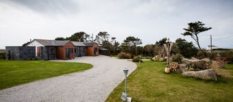 Ein geräumiges Ferienhaus mit Garten, nur wenige Gehminuten vom Lands End entfernt.