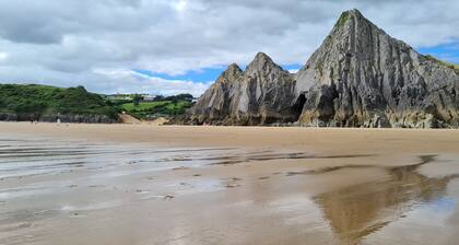 Number 27 - family and dog friendly property with cliff walks and sandy beaches