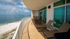 A balcony with a view of the beach and ocean, furnished with chairs and a table. - Relaxing Three Bedroom Unit at Turquoise Place Right on the Gulf of Mexico Beach (Orange Beach)