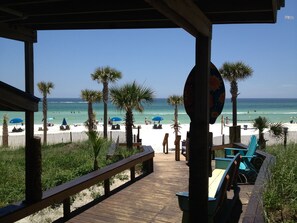 In Strandnähe, Liegestühle, Strandtücher