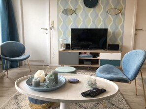 Smart TV, DVD player, books - Mamère Beach Condo with side sea view from balcony and dogs allowed (Oostende)