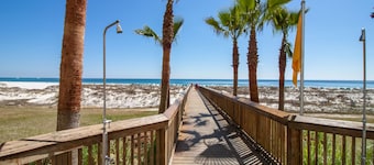 Ruim Gulfside Penthouse met ruim balkon rondom