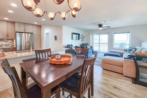 Dining - Convenient condo w/ private balcony & shared pool - 1/2 mile to Whitecap Beach (Corpus Christi)