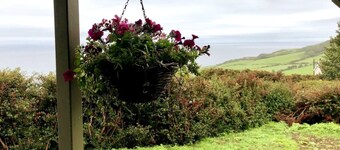 Private luxury log cabin with hot tub and stunning views!