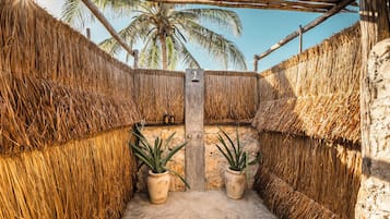Cabaña, 1 cama King size, balcón, frente al mar | Baño