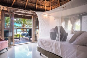 Cabin, 1 King Bed, Balcony, Sea View | 1 bedroom, in-room safe, bed sheets