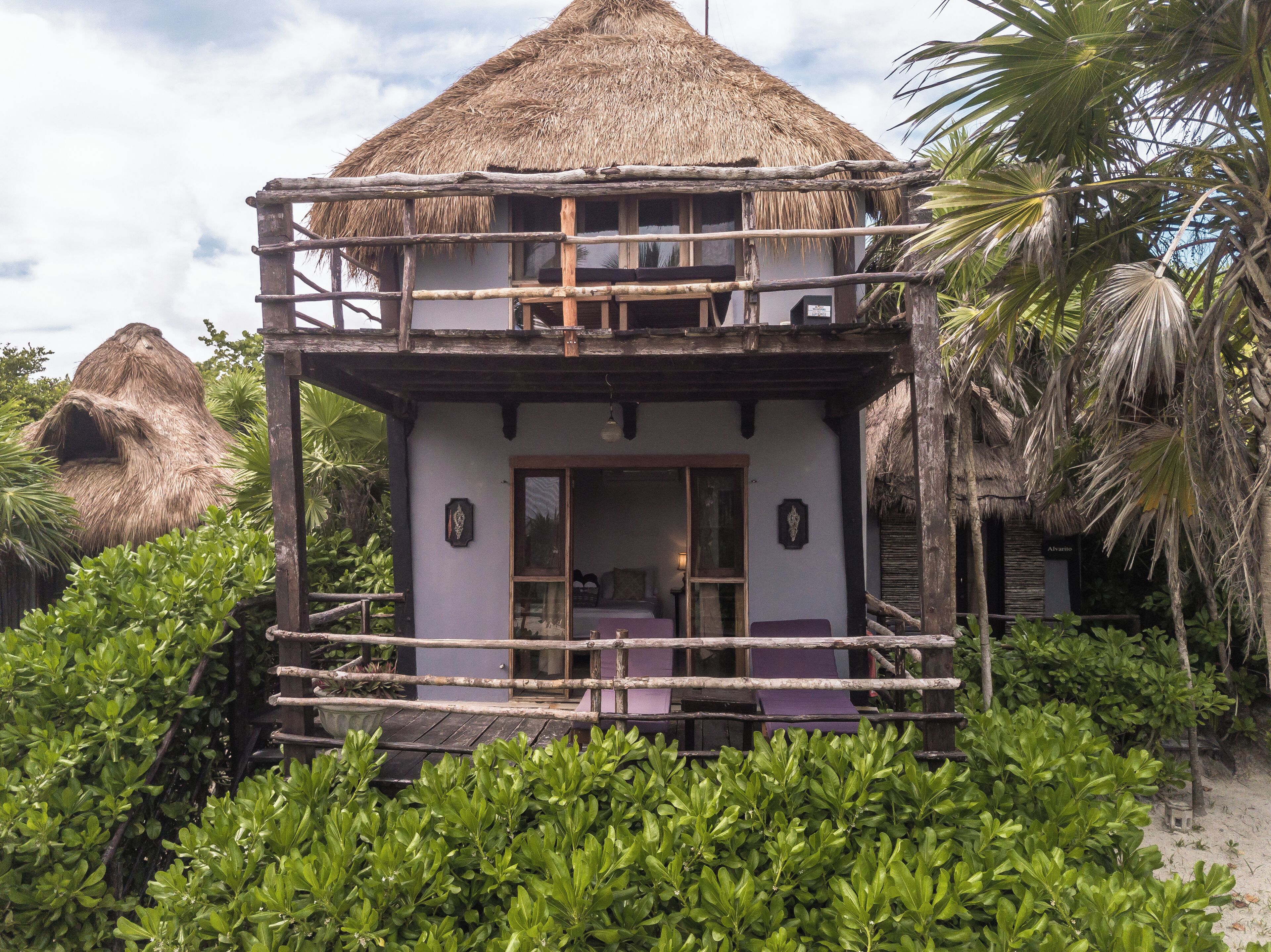 小屋, 1 张特大床, 阳台, 海景 | 客房内保险箱、床单