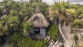 1 habitación, caja de seguridad en la habitación y ropa de cama