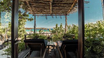 Cabaña, vistas al mar, planta baja | Caja fuerte y ropa de cama