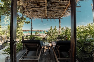 Cabana, vista para o mar, no piso térreo | Cofres nos quartos, roupa de cama