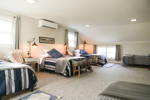 4 slaapkamers, een strijkplank/strijkijzer, reisbedje, gratis wifi