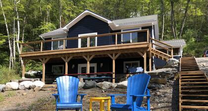 Waterfront Cottage in the Woods/5bedrooms large Dock