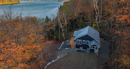 Waterfront Cottage in the Woods/5bedrooms large Dock