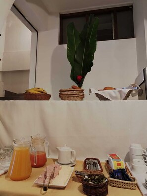 Free daily continental breakfast - Hostal Premier Inn (Machu Picchu)