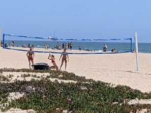 Beach nearby, sun loungers, beach towels