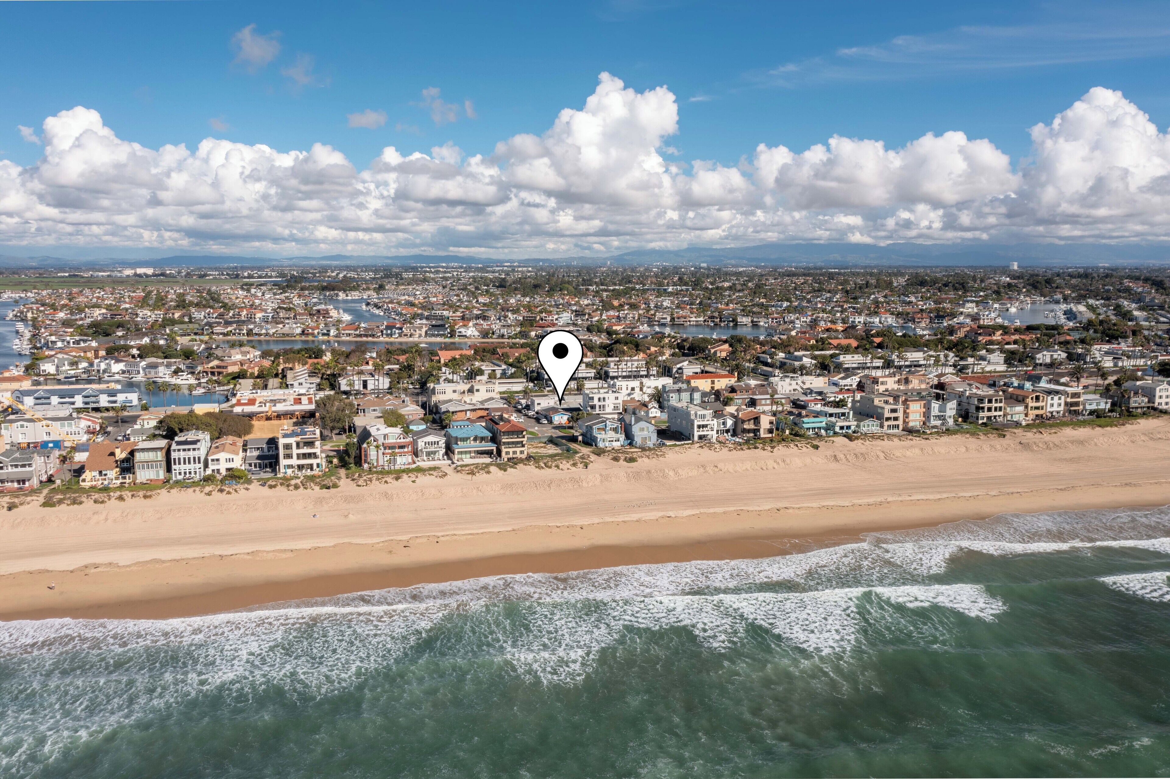 Nær stranden, solsenger og strandhåndklær